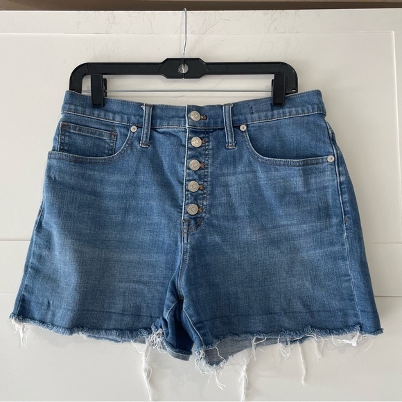 Madewell High-Rise Denim Shorts in Derby Wash: Button-Front Edition 15977 - Picture 3 of 11